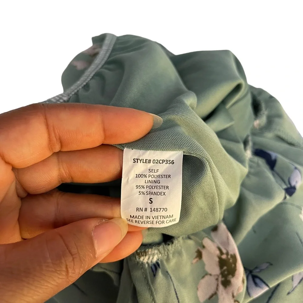 Sienna Sky Floral Spring Short Ruffled Sleeve Romper Size S - Picture 7 of 11